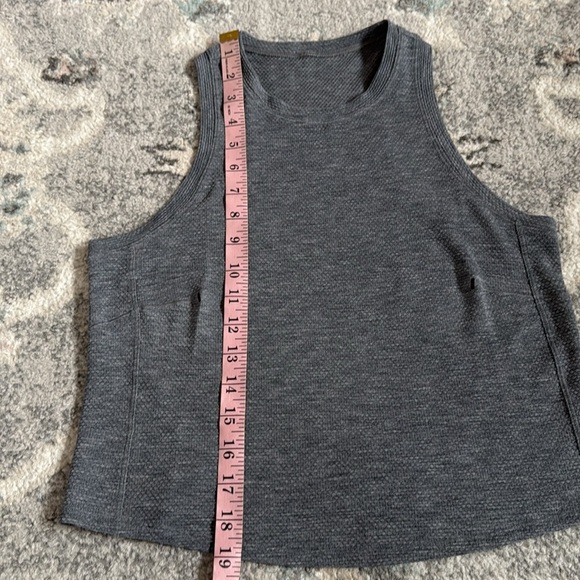 Lululemon gray textured tank top - Picture 5 of 9